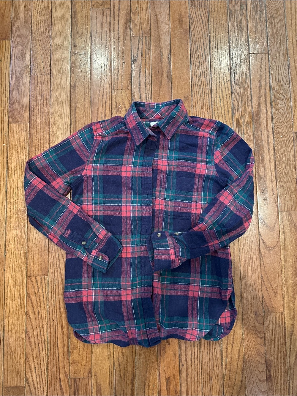 American Eagle Outfitters Navy, Red & Green Plaid Button-Down Shirt XS